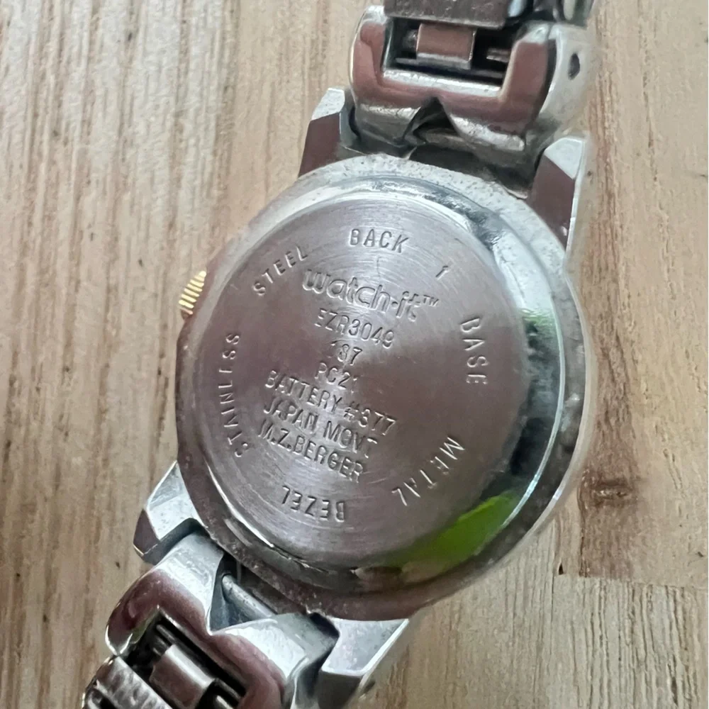 Watch-it ladies silver tone bracelet watch NEW BATTERY